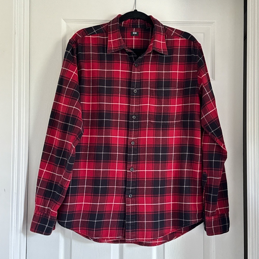 Uniqlo Flannel Shirt Men's L Red Black Plaid Button-Up‎ Long Sleeve Cotton